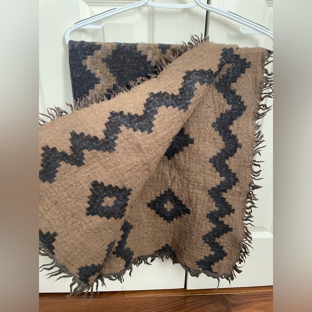 Aritzia Wilfred Wool Blanket Scarf - Dark Brown/ Grey & Camel/Beige - Reversible